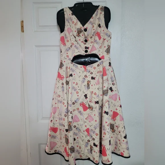 Vintage Style Dress with Retro Print - Picture 3 of 11